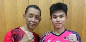 Justin Hoh (right) with his coach Misbun Sidek after winning the Croatian Open.
